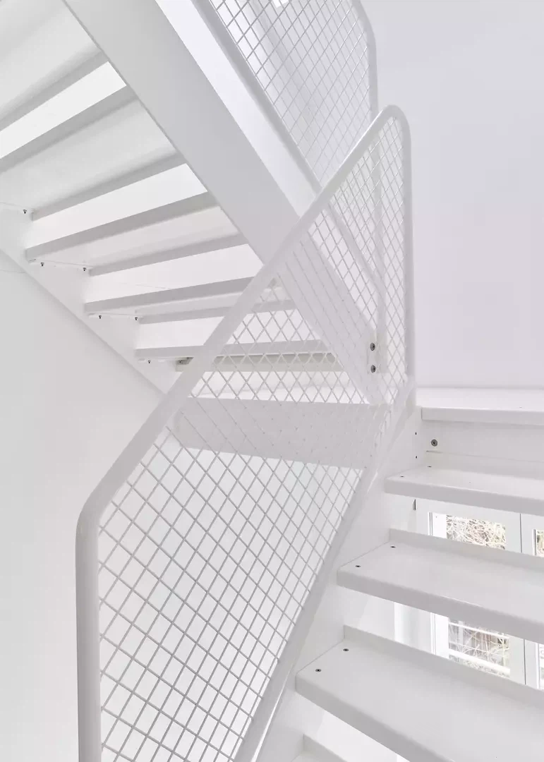 Détail de l'escalier en acier