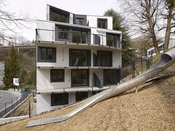 façade est depuis le bois