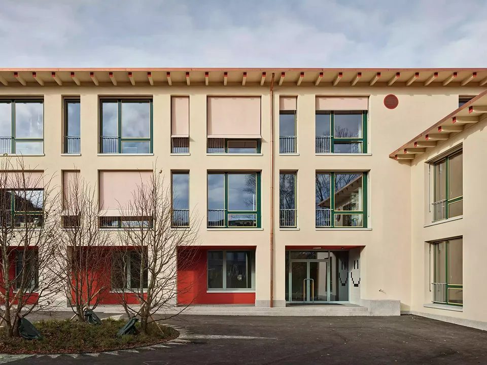 Südfassade mit Loggia