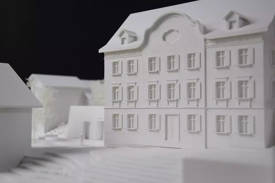 Stellung Altbau an Strasse | Weisses Modell