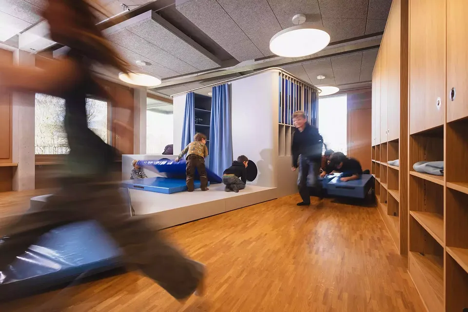  Spielen und Theater