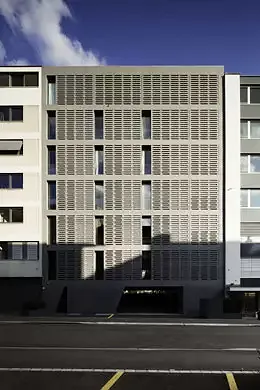 Fassade zur Alderstrasse