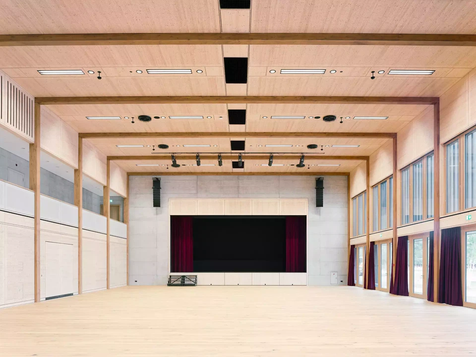 Mehrzweckhalle als offener Raum für Kultur und Gemeinschaft