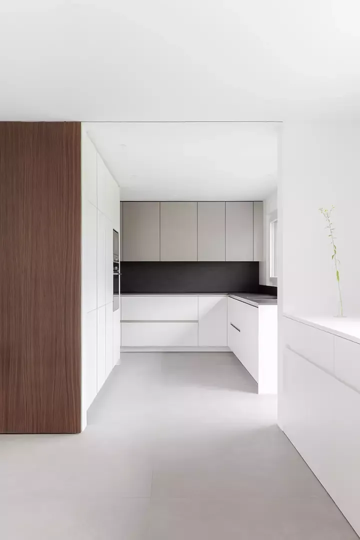 Cuisine vue depuis salle à manger