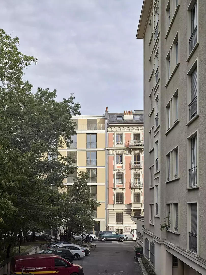 Continuité avec les bâtiments de la Rue Jean-Robert-Chouet.