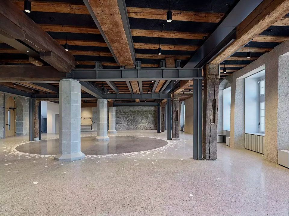 Espace d'accueil polyvalent, salle des pas perdus