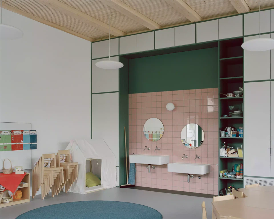 Schulwandbrunnen jeweils in Farbkombinationen