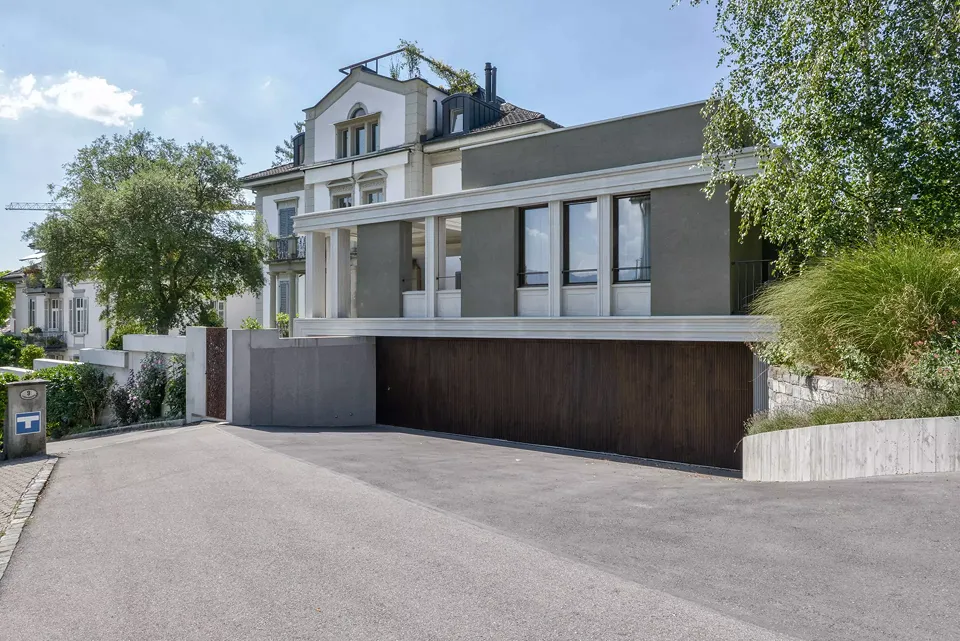 Architektonische Verschmelzung von Alt- und Neubau im Aufriss.