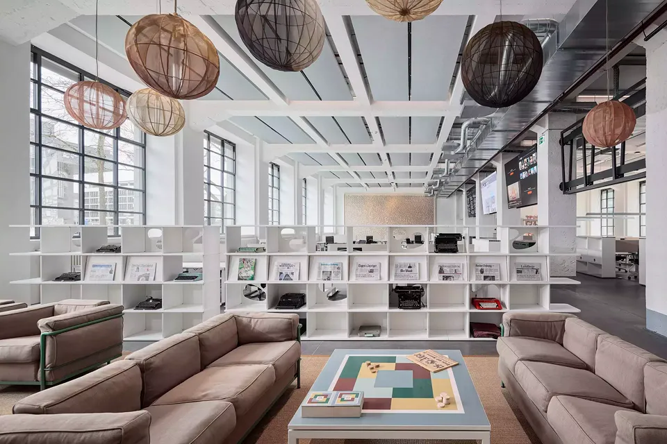 Newsroom Lounge