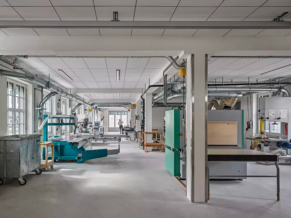 Werkstatt mit neuer CNC-Maschine