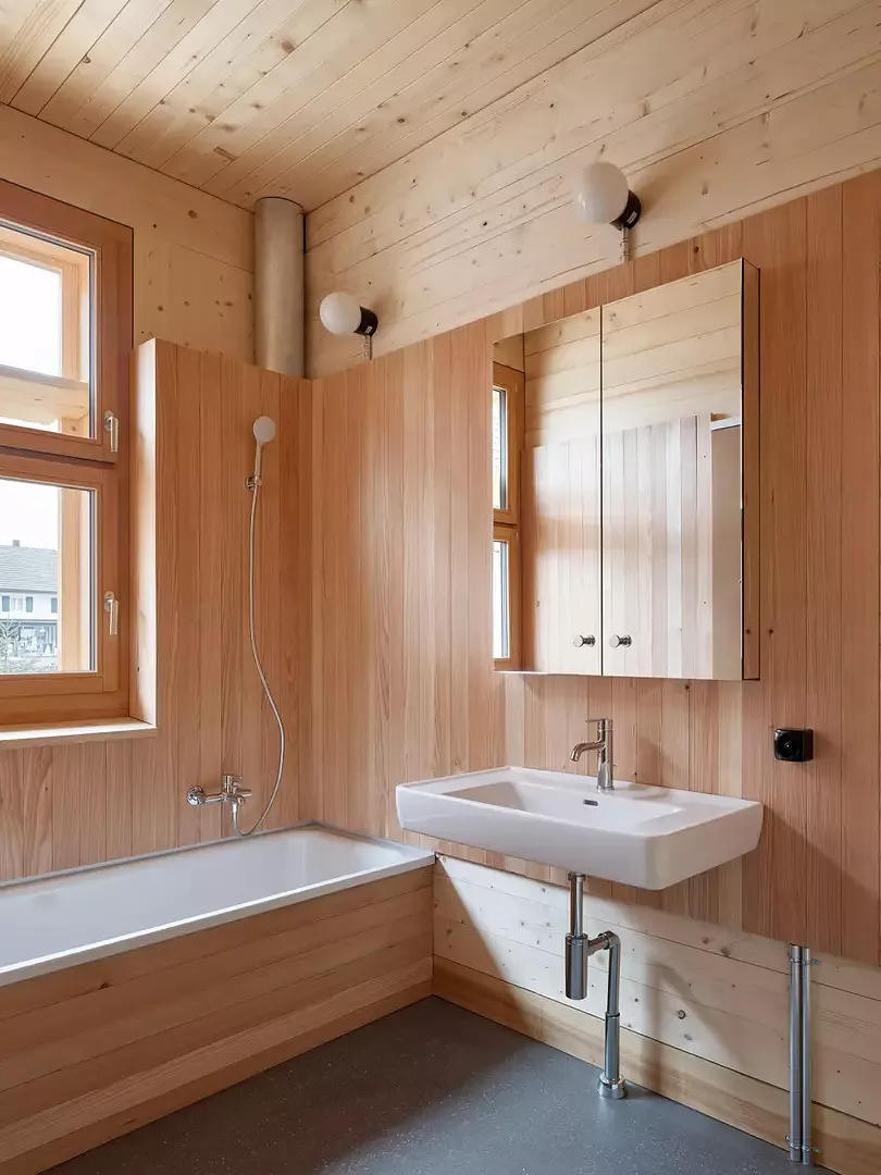 Badezimmer mit Lärchenschalung