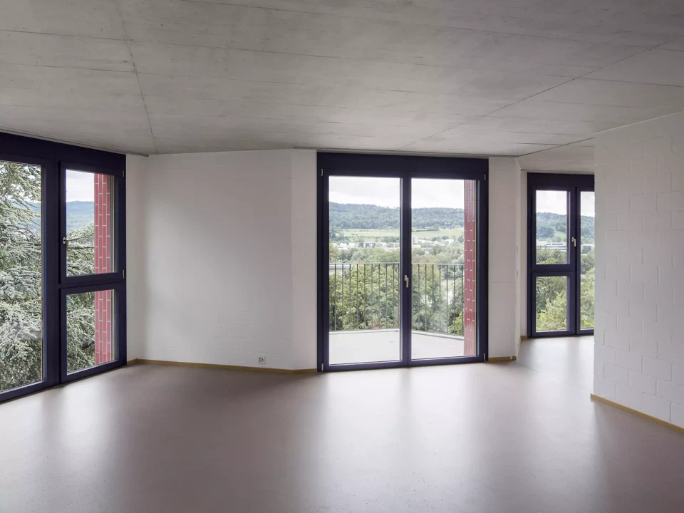 Wohnraum mit mehrseitiger Aussicht