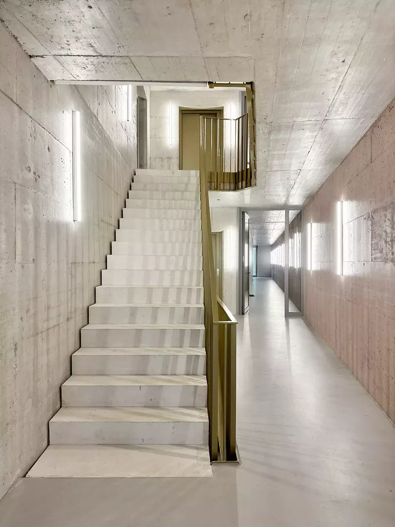 Der bewusste, ressourcenschonende Einsatz, sowie die Ehrlichkeit von Materialien hat uns das gesamte Projekt über begleitet.