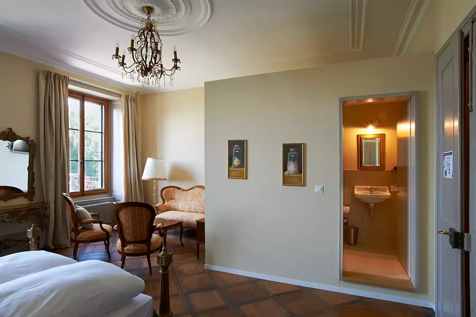 Chambre rénovée avec nouvelle salle de bains