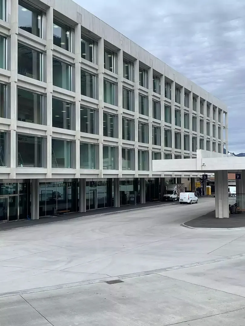 Bahnhofsgebäude Altdorf Busseite