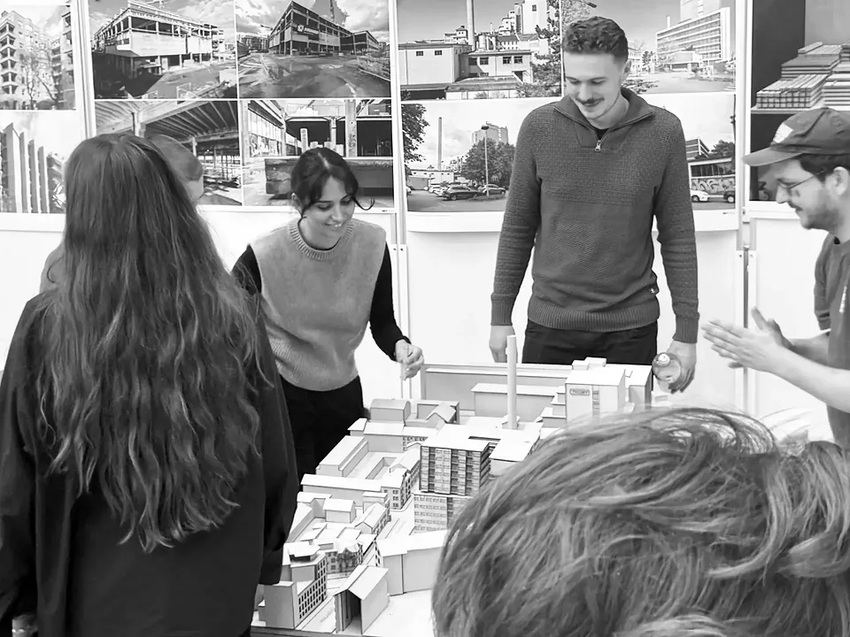Discussion autour de la maquette d'urbanisme du Franck-Areal à Bâle