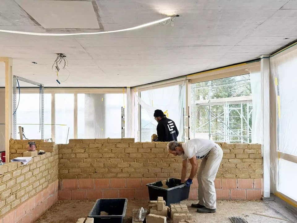 Lehmsteinwände als Klimapuffer