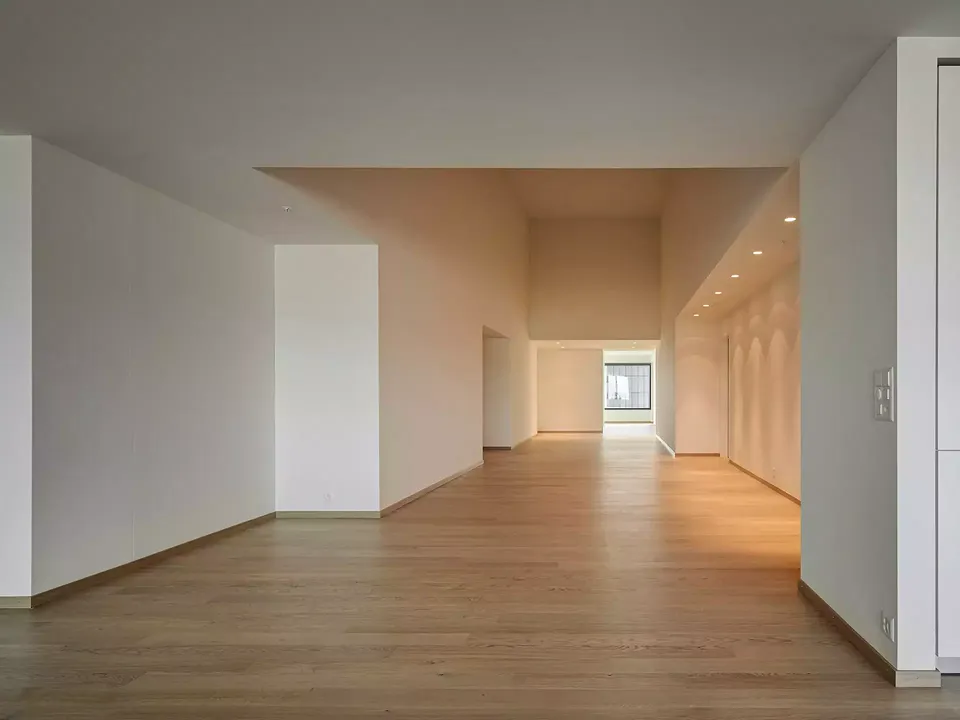 Wohnung Hochhaus Hard Turm Park, GGA, durchgesteckte Wohnung mit doppelgeschossiger Wohnhalle