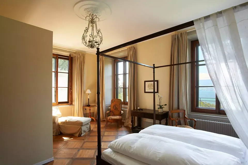 Chambre rénovée avec nouvelle salle de bains
