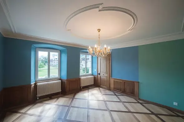 chambre bleue avec lambris en noyer original