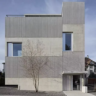 Roh und direkt - Wohnhaus in Uster