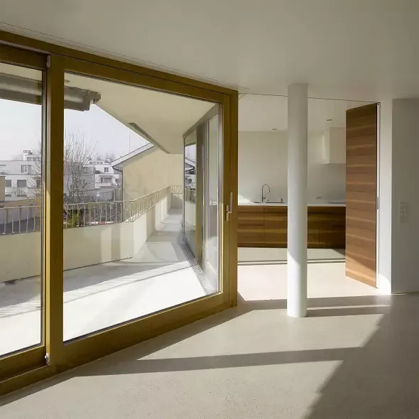 Blick Wohnzimmer 1.OG auf Terrasse und Küche