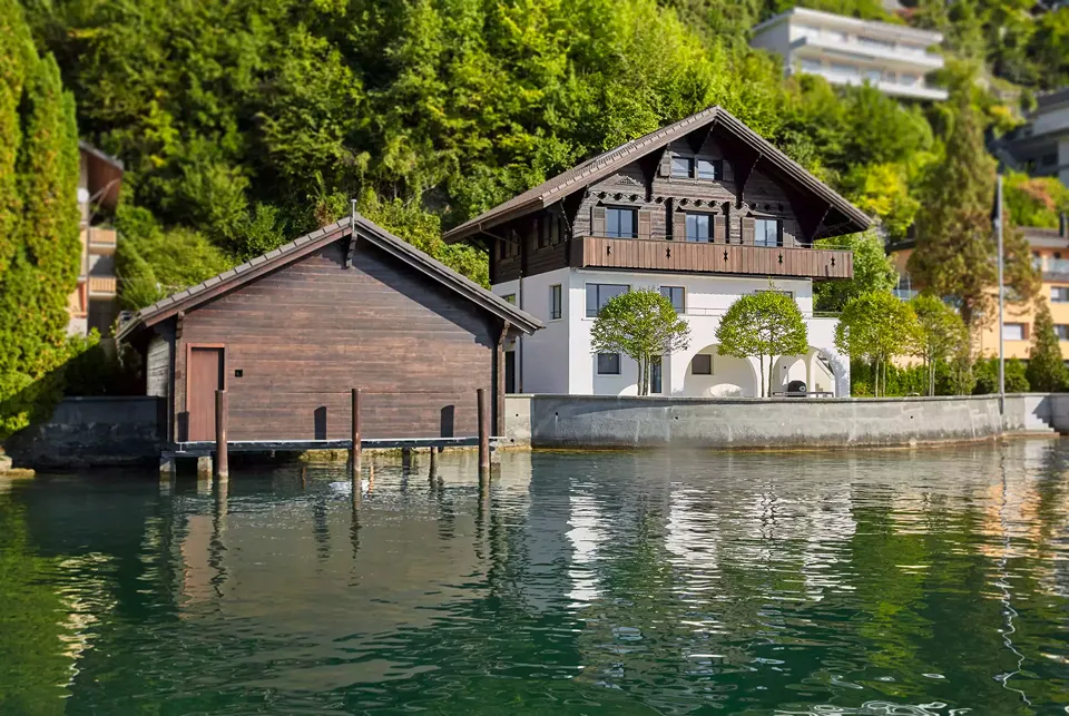 Seesicht mit Bootshaus