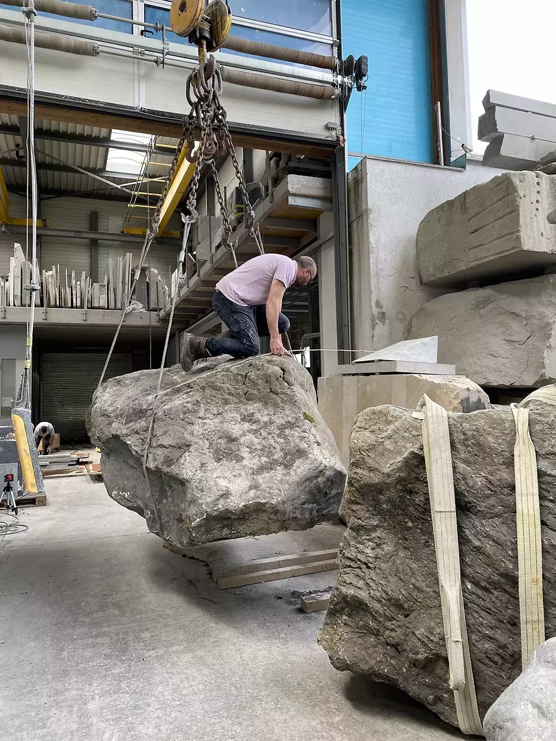 Vorbereitungsarbeiten bei der Firma Schmitt Natursteinwerk AG