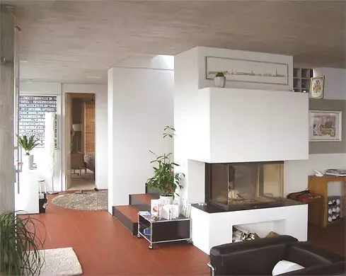 Wohnzimmer mit Kamin