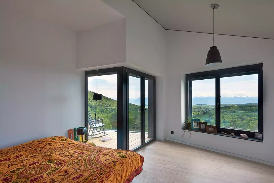 Chambre à coucher de la maison contemporaine Minergie-P