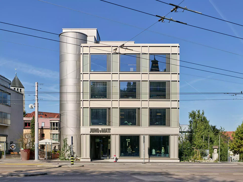 Neue Adressierung mit öffentlichkeitswirksamem EG