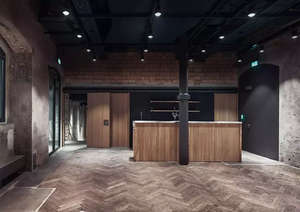 Historischer Saal mit flexibler Bar