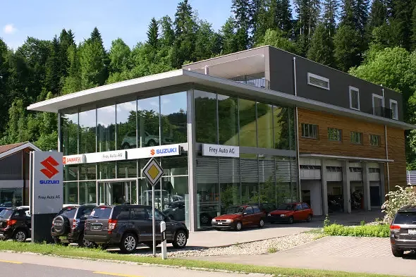 Attikaaufbau mit Ausstellung