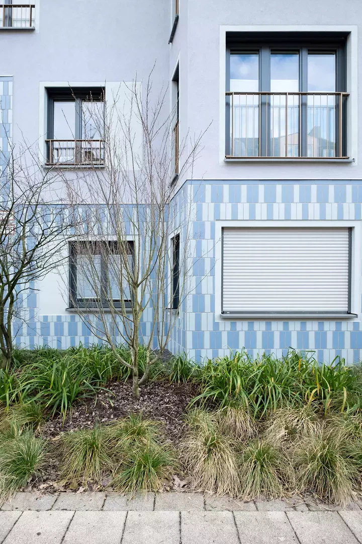 Die Gestaltung nimmt mit feinen Details Bezug zu den 50er auf.