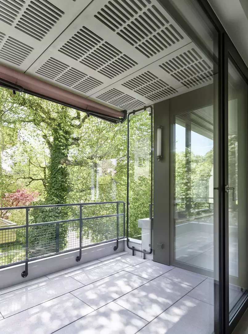 Balkon einer Loftwohnung im Gebäude 239