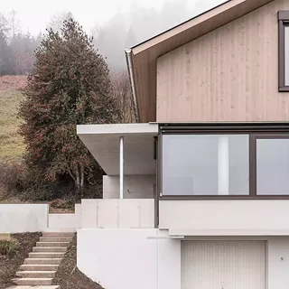 Maison dans la pente