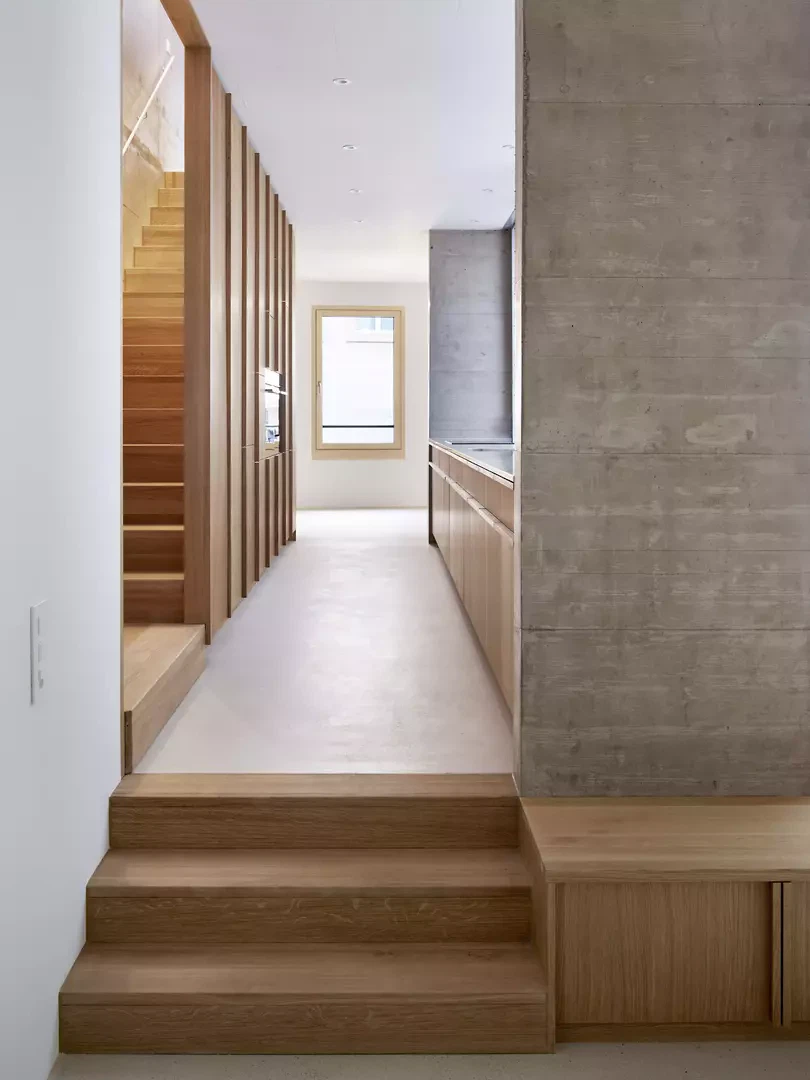 Küche mit Treppe ins OG