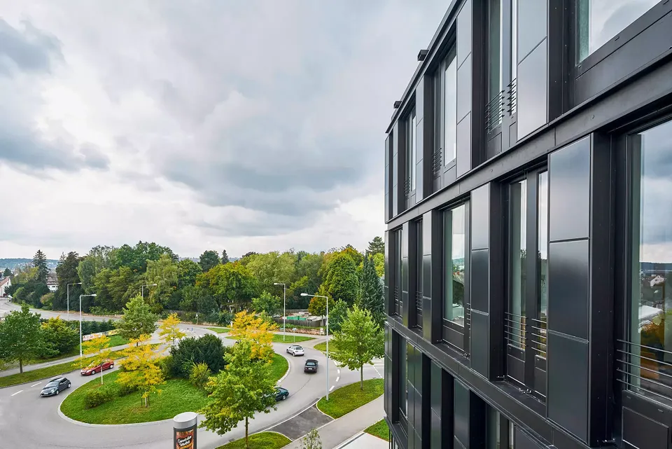 Le terrain du ZSW se situe à l‘extrémité sud-ouest du STEP Stuttgart Engineering Park.