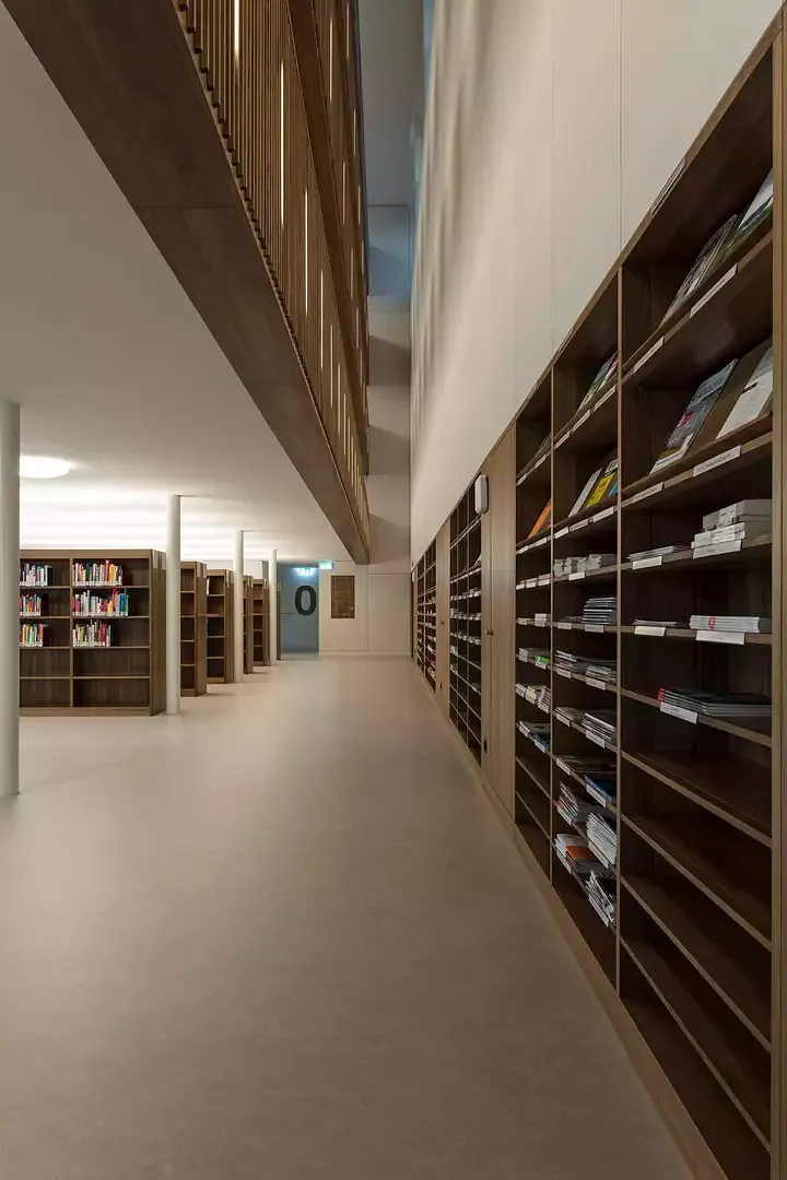 bibliothèques en libre accès: étage rez-de-chaussée