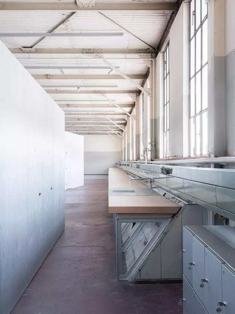 Servicebereich zwischen Einbau und ehemaliger Montagebank