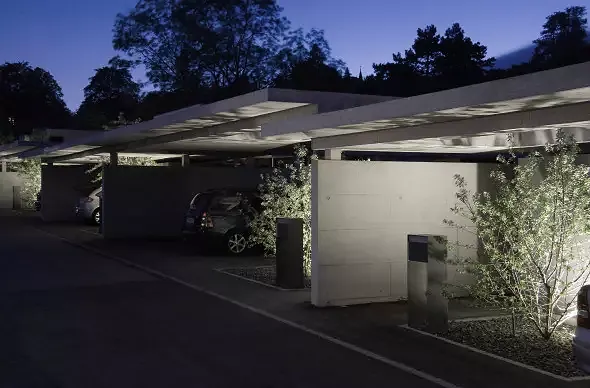 Carports bei Nacht