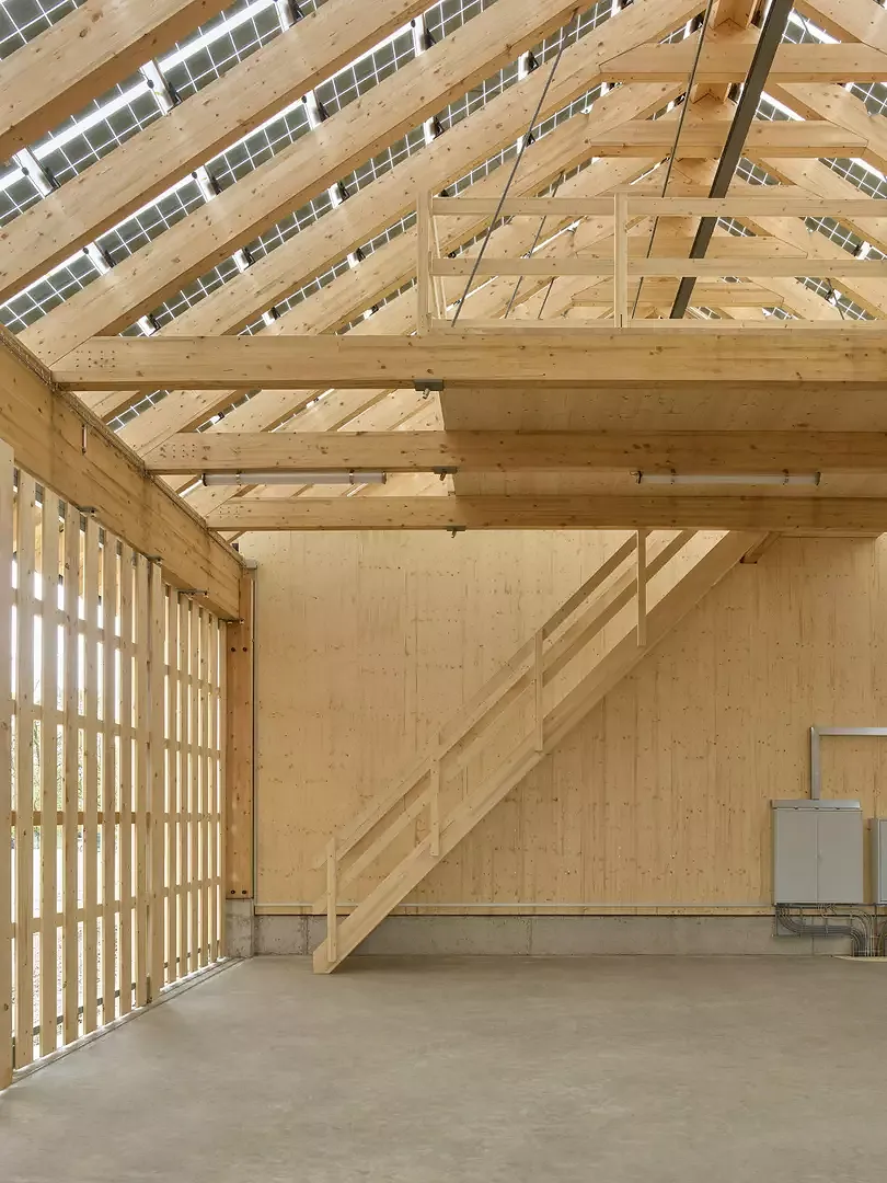 Innenansicht Remise mit Treppe