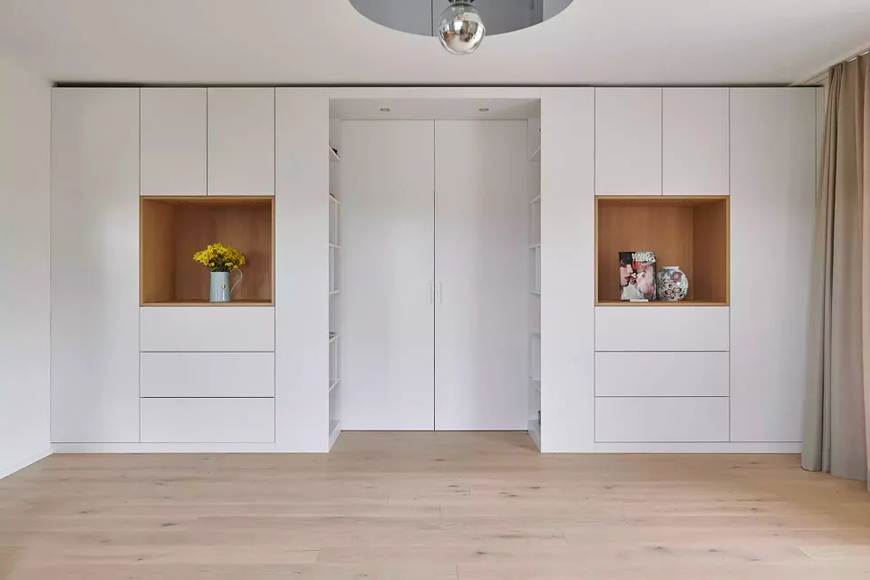 Einbauschrank mit Schiebetür