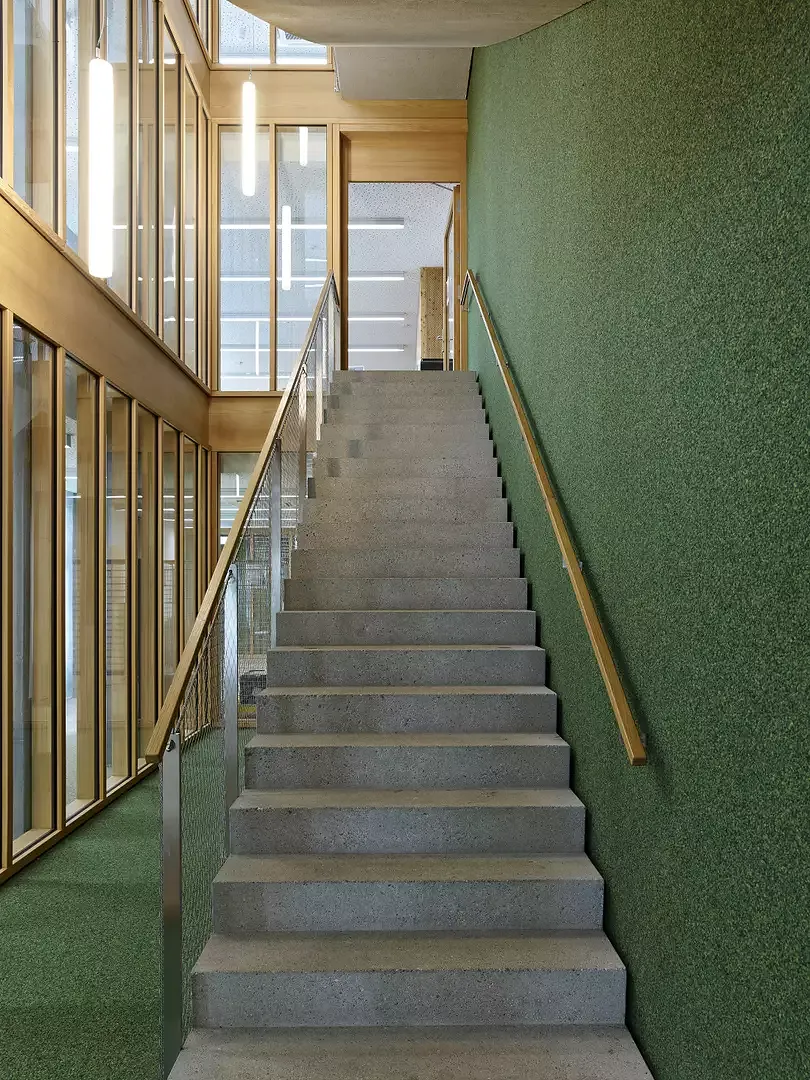 Bibliotèque escalier