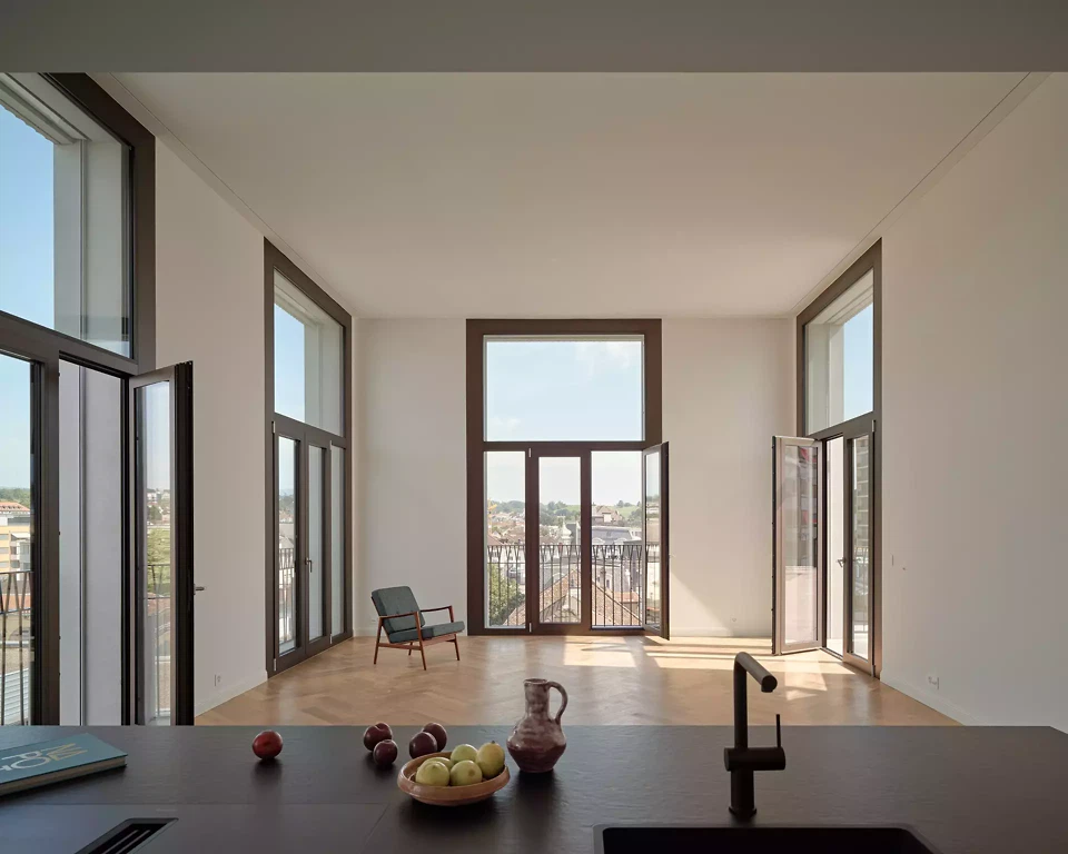 Blick in die spektakuläre Wohnhalle