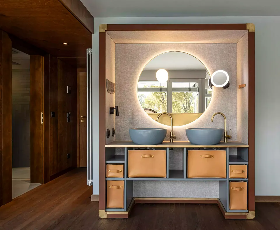 Lavabo dans une valise de voyage