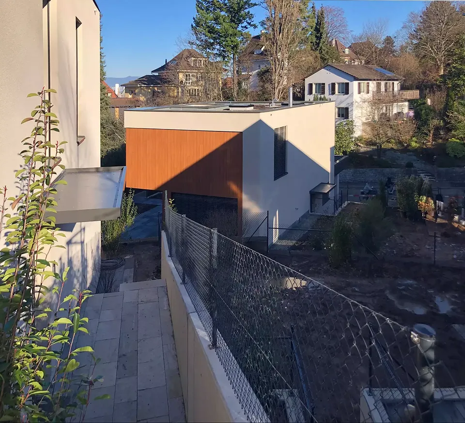 Fassade im Wechselspiel der Materialien