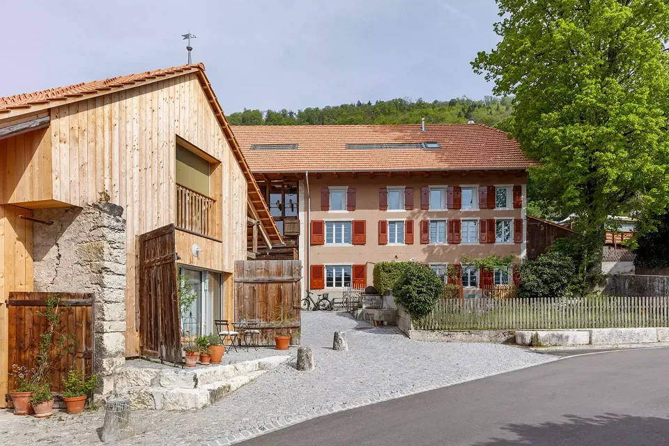 Aussenansicht Scheune & Bauernhaus
