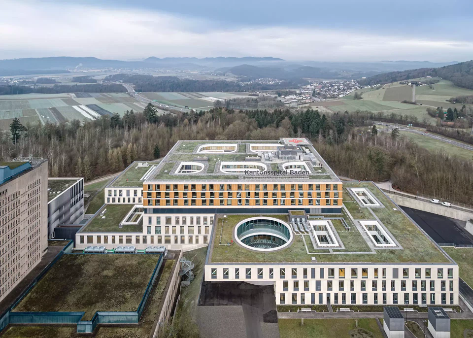Blick auf die Frontfassade des KSB