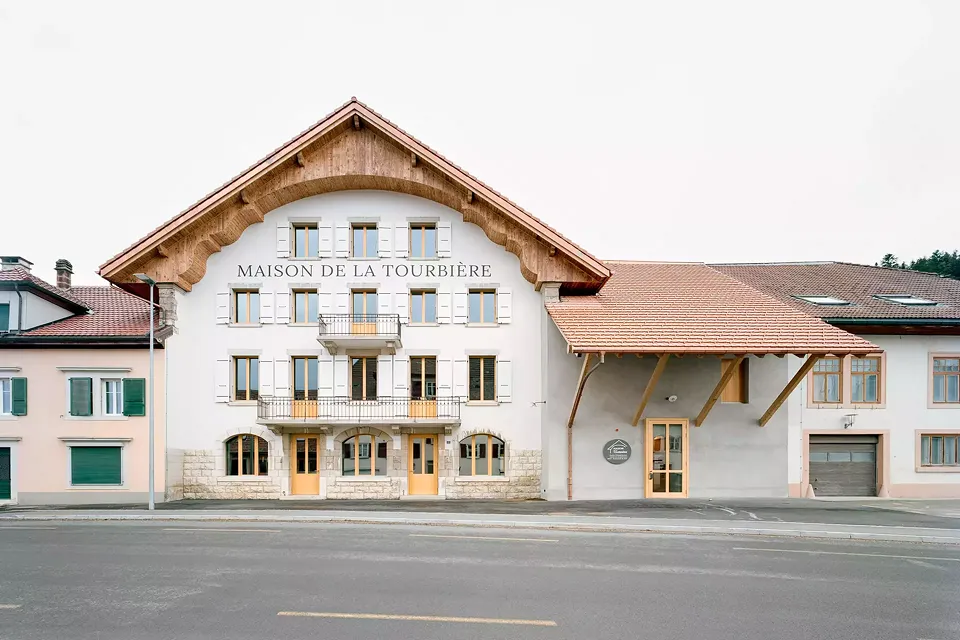 La Maison de la Tourbière, association de différents langages, historiques et contemporains, ruraux et urbains